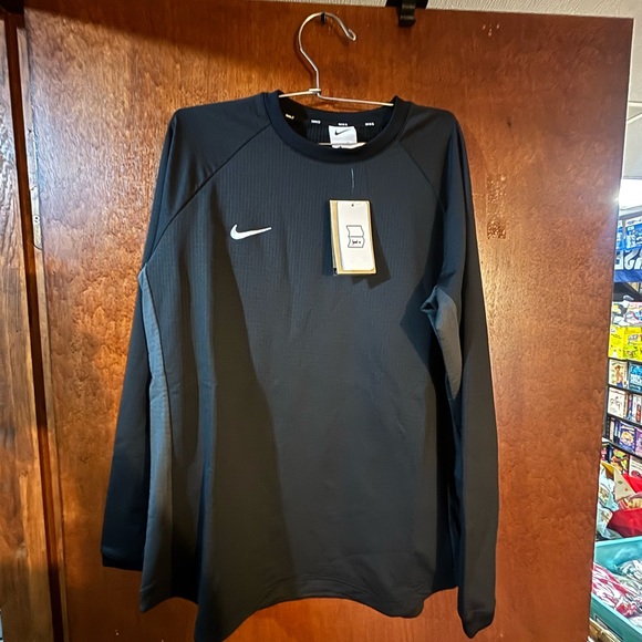Nike Black Long Sleeve heavy Shirt women’s medium new - Picture 1 of 3